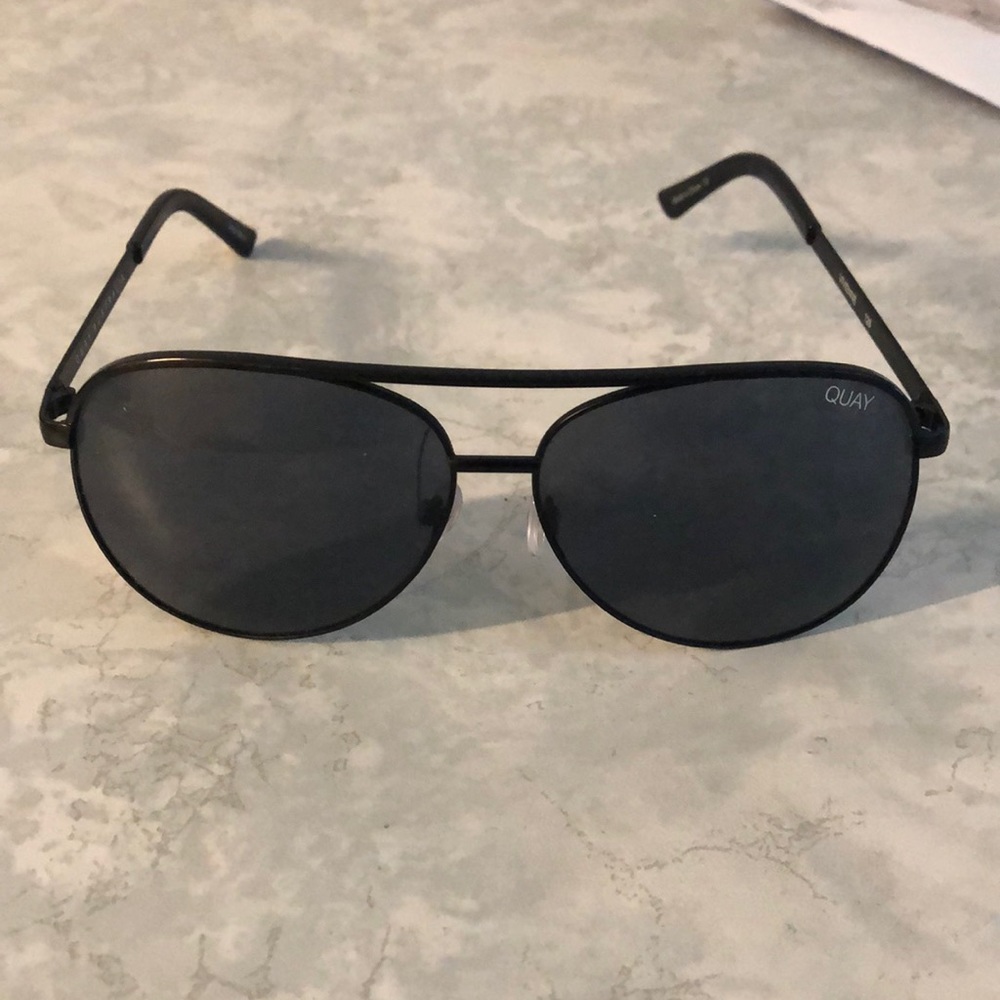Quay Vivienne 126 sunglasses